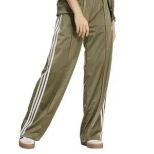 Adidas Originals Superstar Tracksuit Pants Olive Strata White Size M